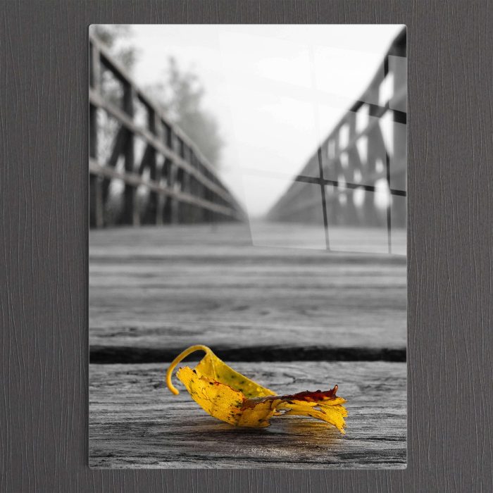 Bourneo Dekoratif Dikey Cam Tablo Yellow Leaf on The Bridge